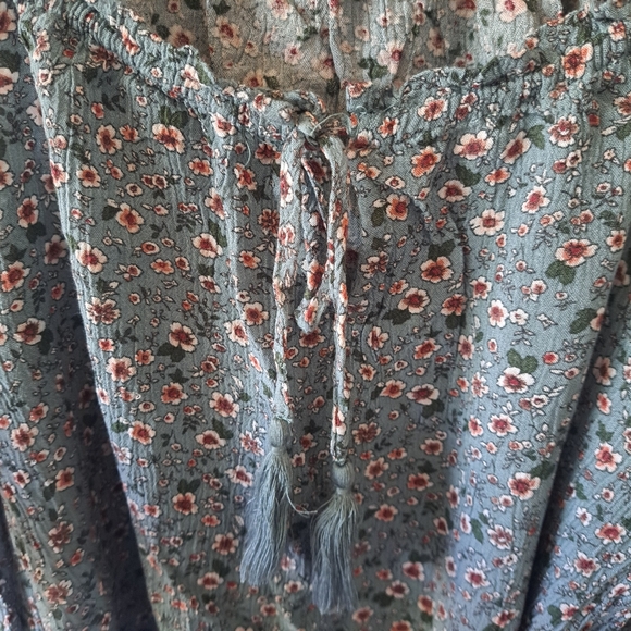 Aeropostale Long Sleeve Floral Cold-Shoulder Top - Picture 6 of 9